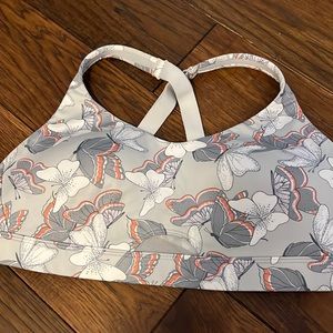 Victoria Sport sports bra